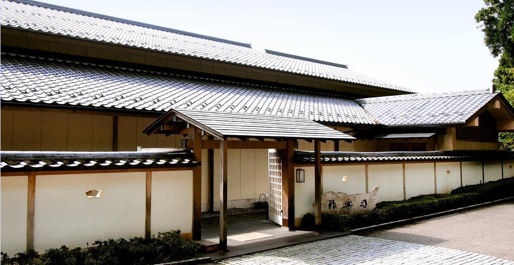 Menard Aoyama Resort: Wafukan Utatsukasa Iga Exterior foto
