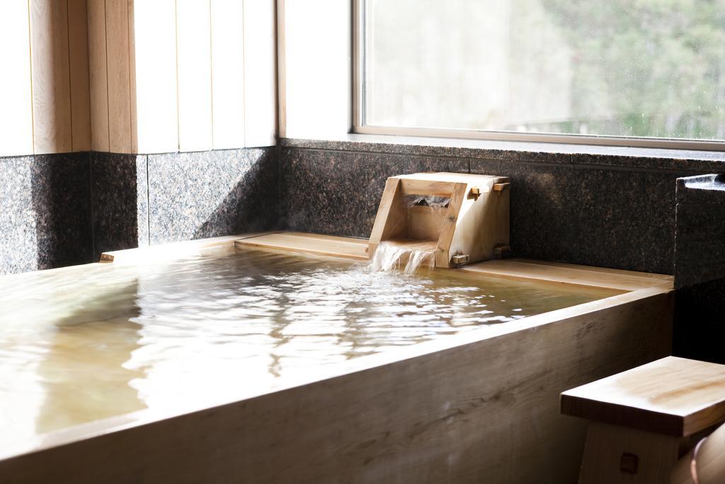 Menard Aoyama Resort: Wafukan Utatsukasa Iga Exterior foto