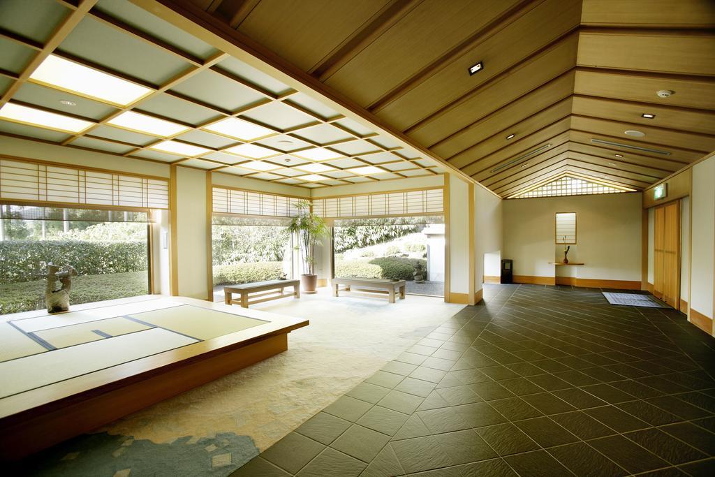 Menard Aoyama Resort: Wafukan Utatsukasa Iga Exterior foto