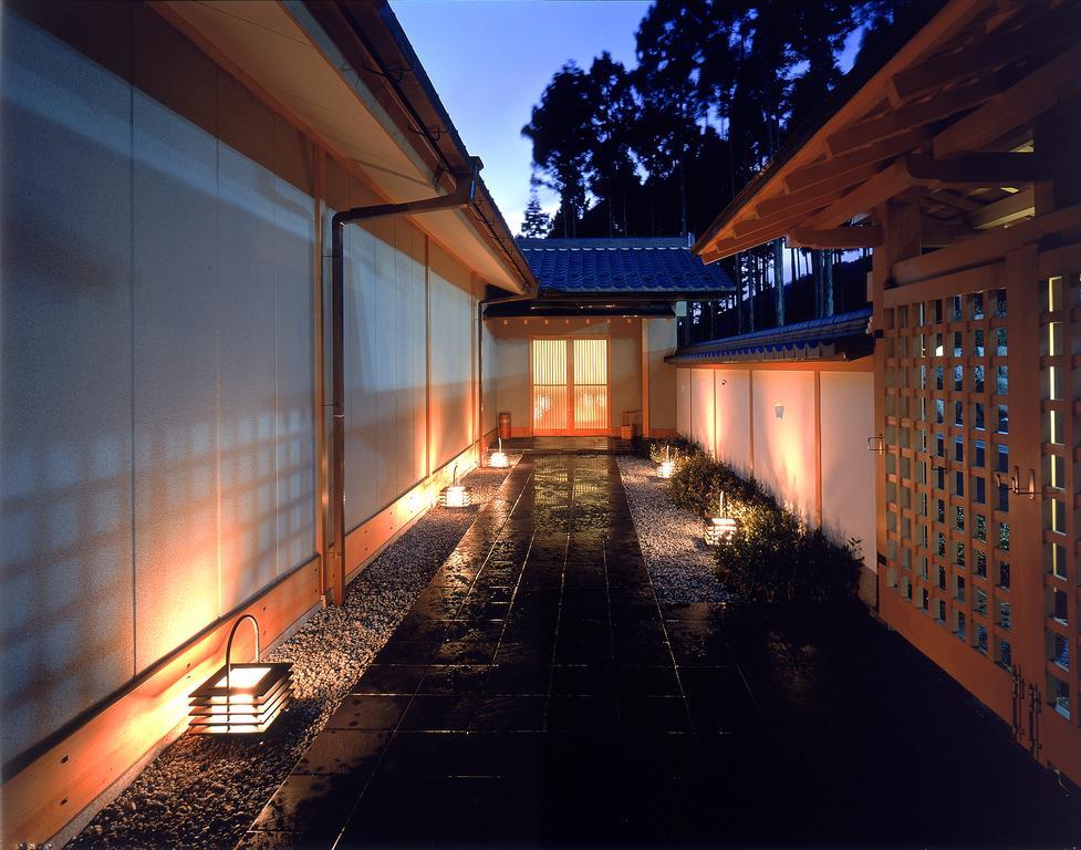 Menard Aoyama Resort: Wafukan Utatsukasa Iga Exterior foto